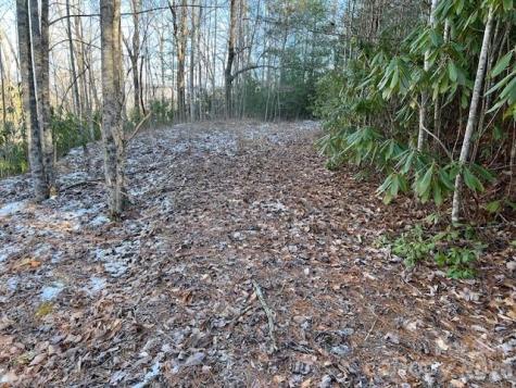 621 Round Top Road Almond NC 28702