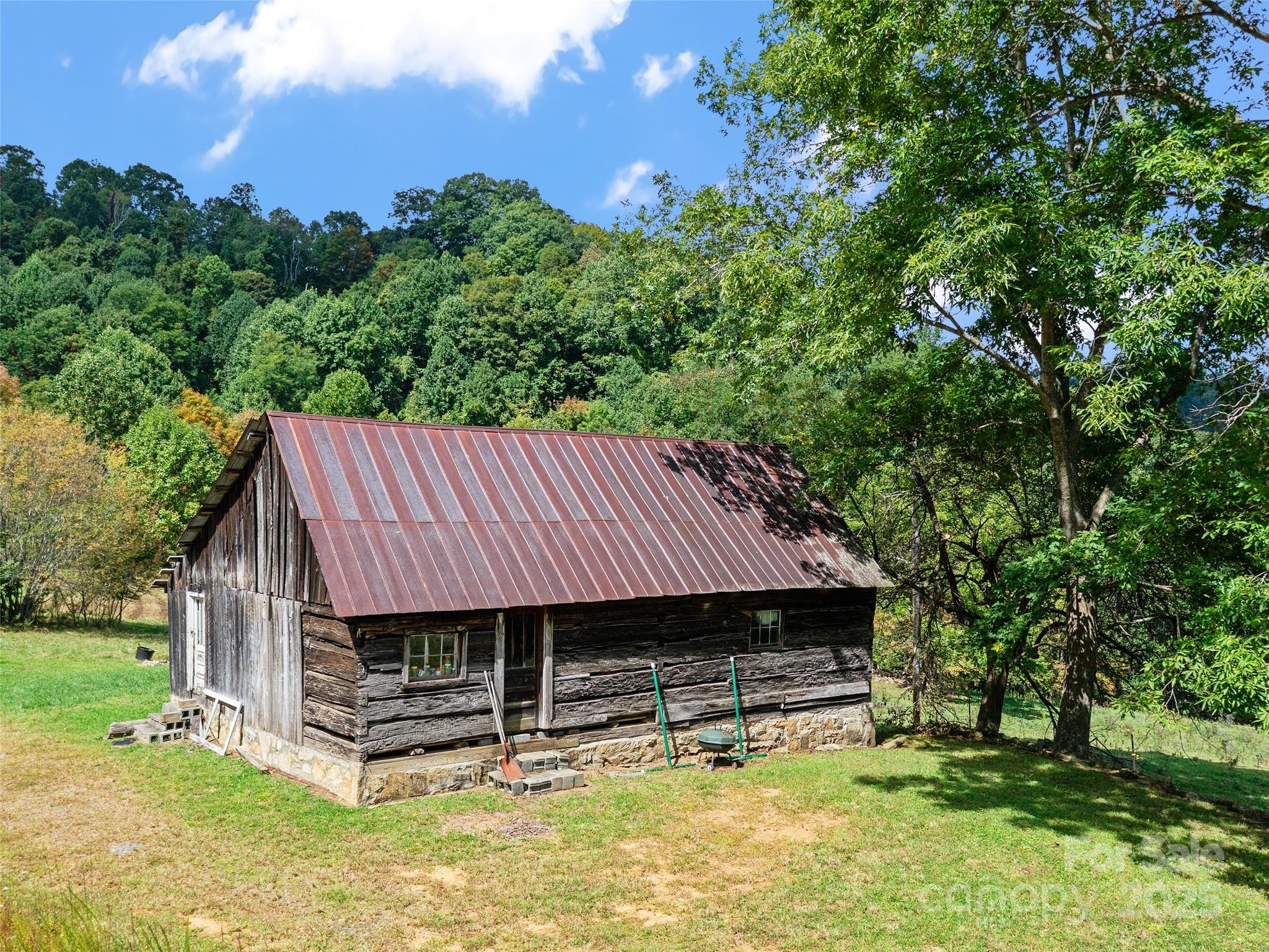 1099 Silas Branch Road Burnsville NC 28714
