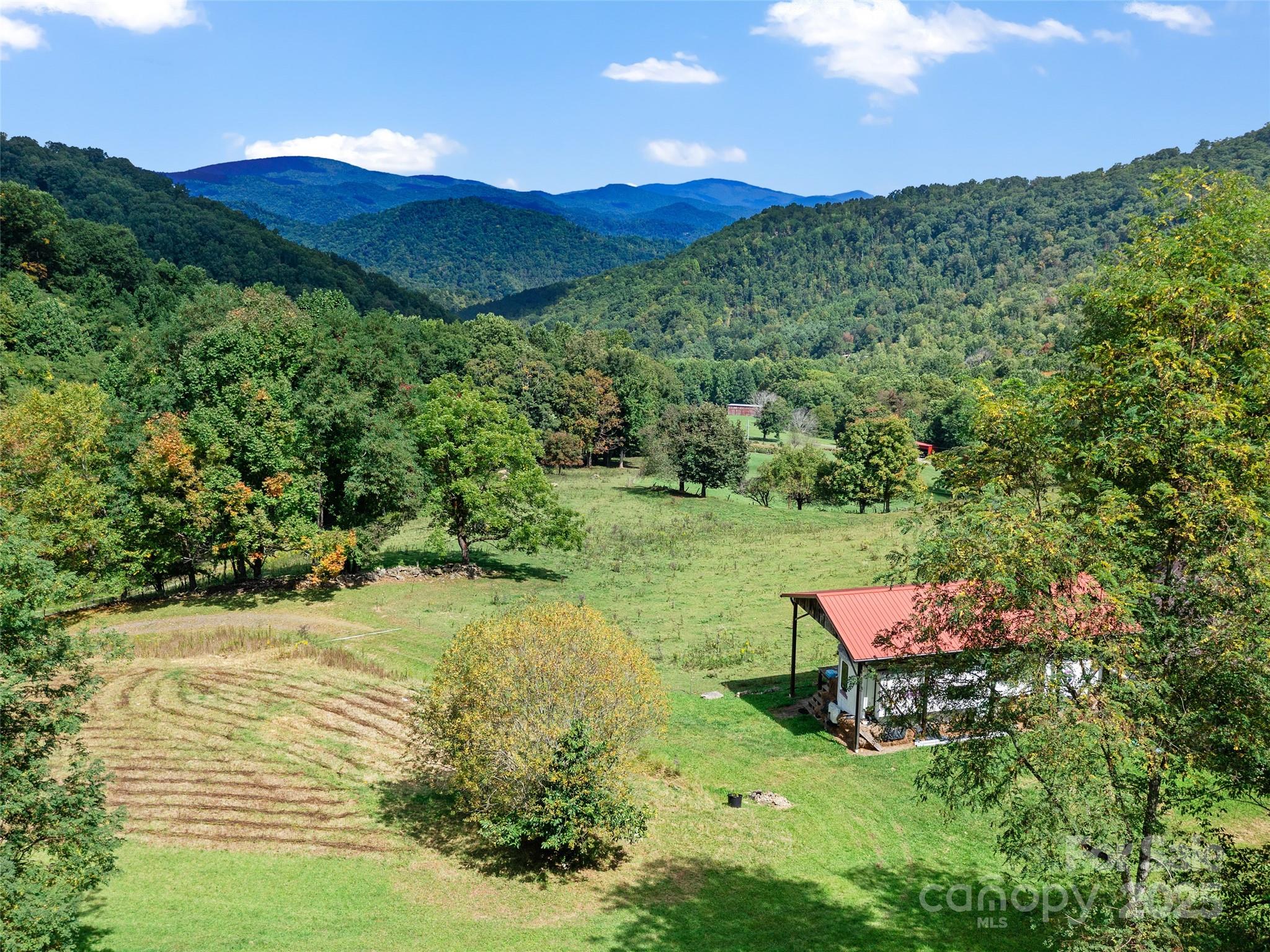 1099 Silas Branch Road Burnsville NC 28714