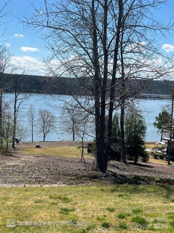 225 Kingfisher Court New London NC 27371