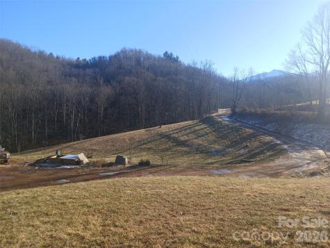 1874 Double Island Road Green Mountain NC 28740