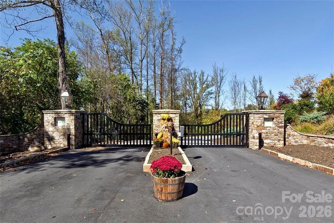 11 Franklin Trace Drive Asheville NC 28804