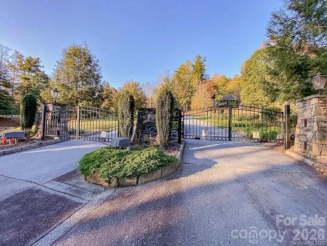 215 Crossvine Trail Hendersonville NC 28739
