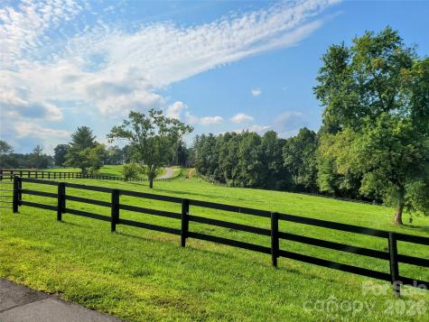 2093 Thoroughbred Way Lenoir NC 28645
