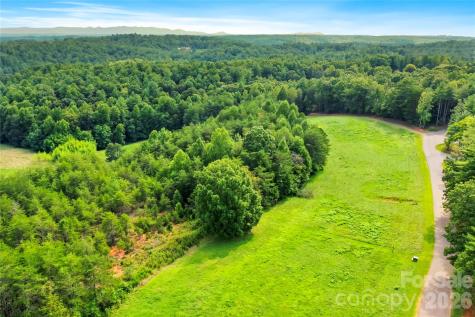2093 Thoroughbred Way Lenoir NC 28645