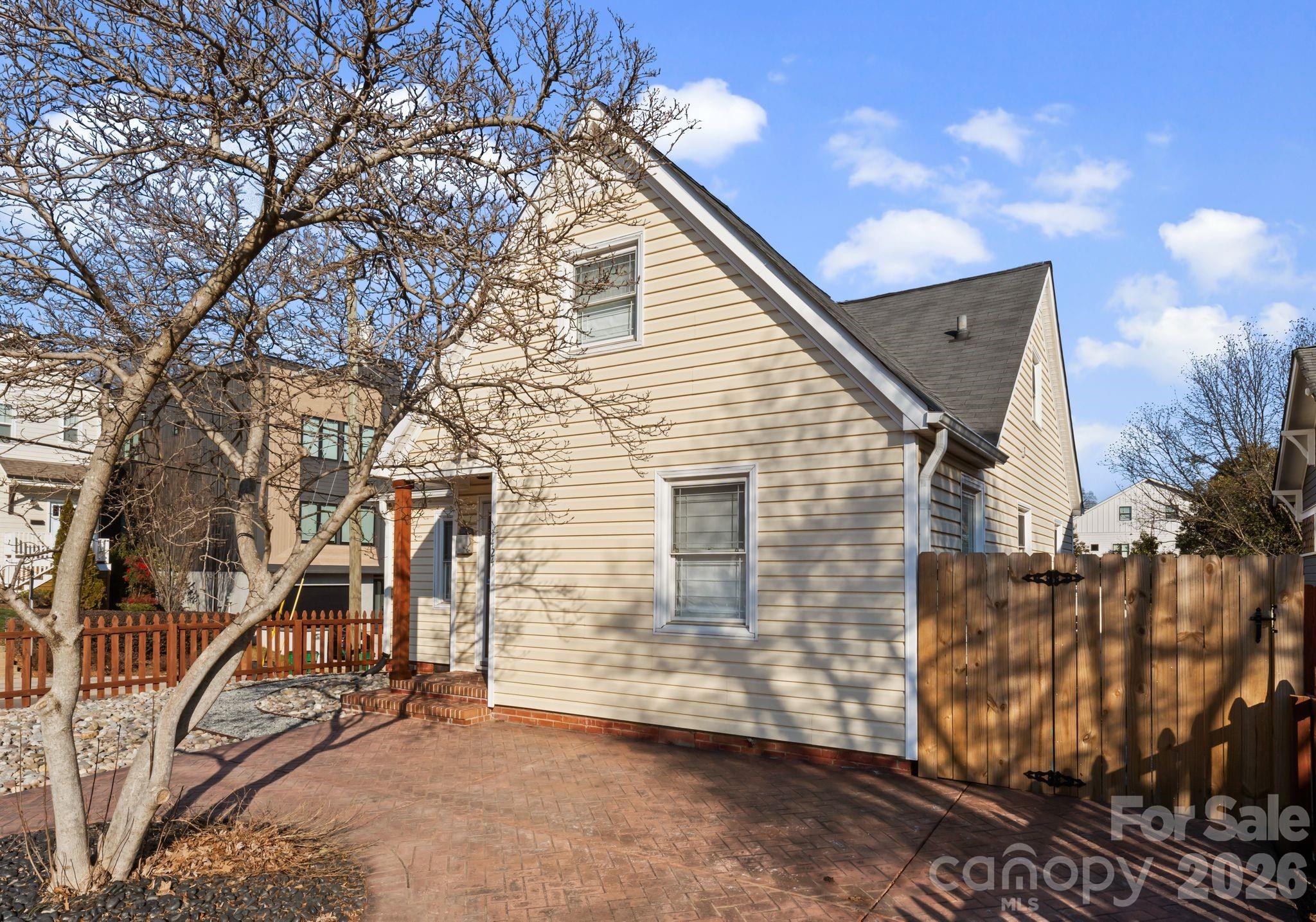 1424 Nandina Street Charlotte NC 28205
