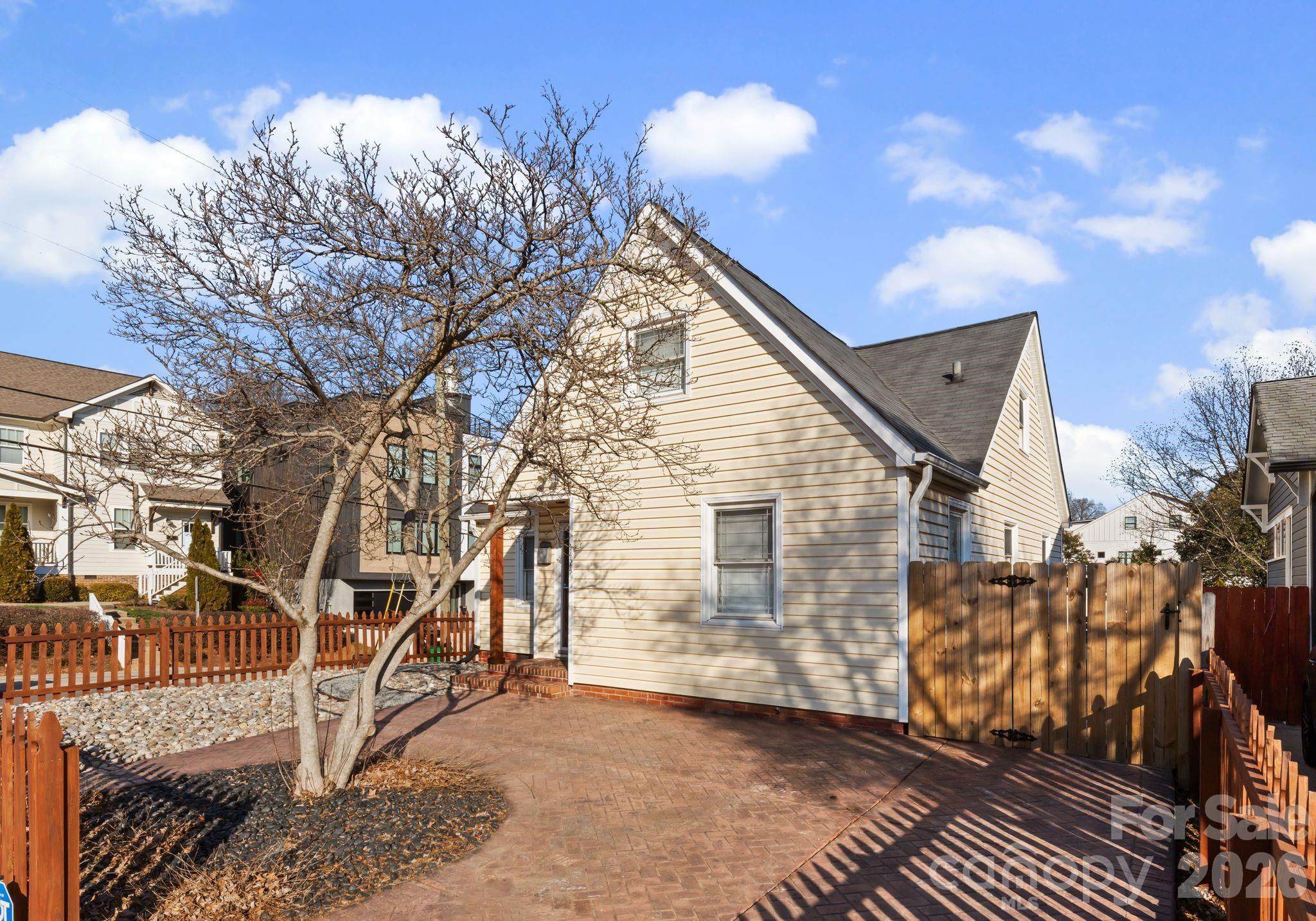 1424 Nandina Street Charlotte NC 28205
