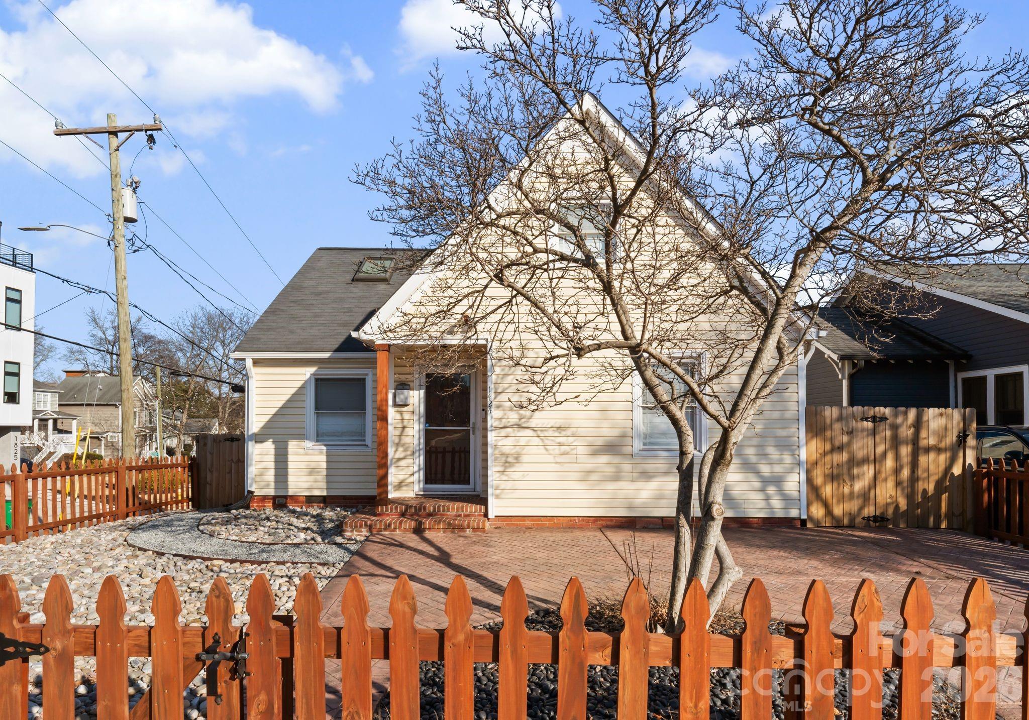 1424 Nandina Street Charlotte NC 28205