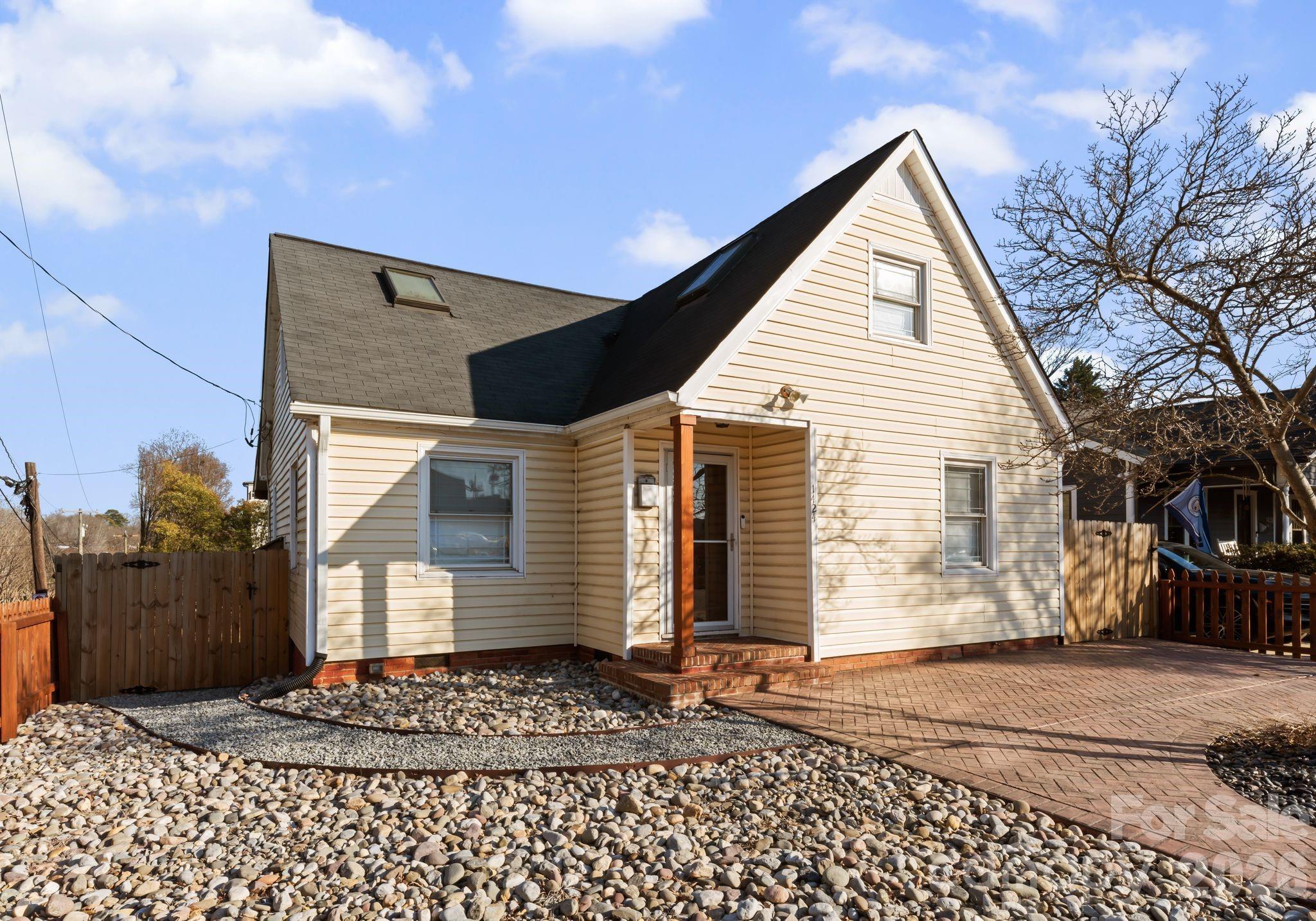 1424 Nandina Street Charlotte NC 28205