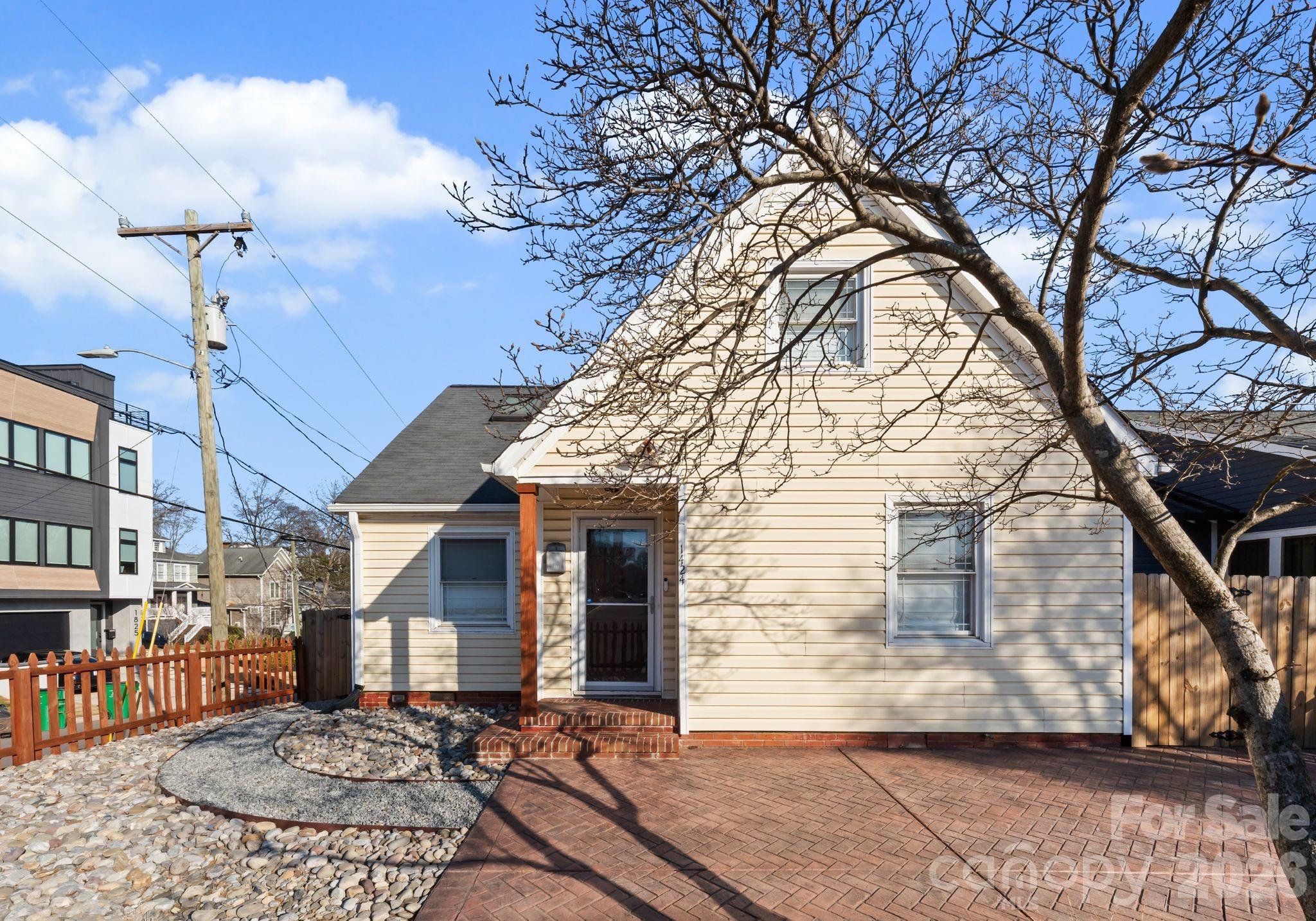 1424 Nandina Street Charlotte NC 28205