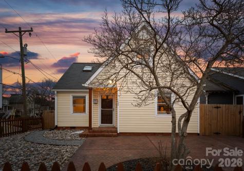 1424 Nandina Street Charlotte NC 28205