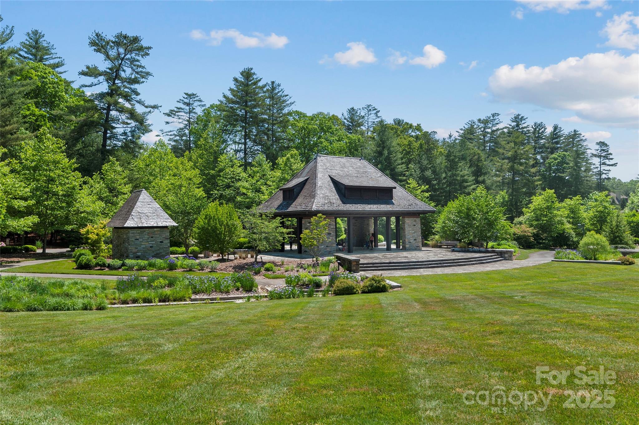 15 Mirehouse Run Asheville NC 28803