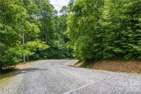 L-36 Saint Moritz Lane Spruce Pine NC 28749