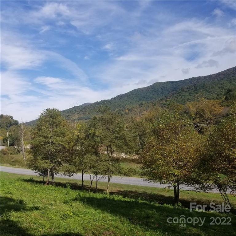 826 Riverview Road Burnsville NC 28714