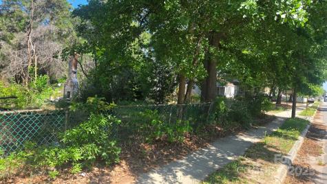 236 S Patterson Street Maxton NC 28364