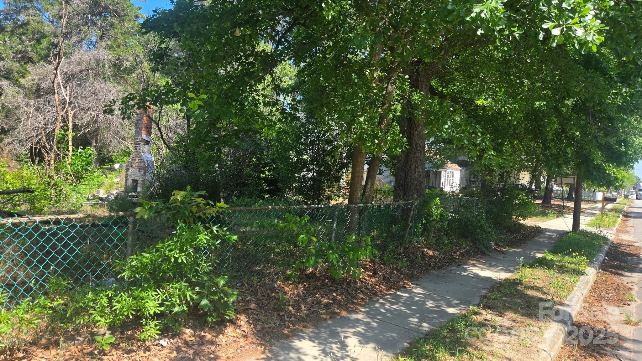 236 S Patterson Street Maxton NC 28364