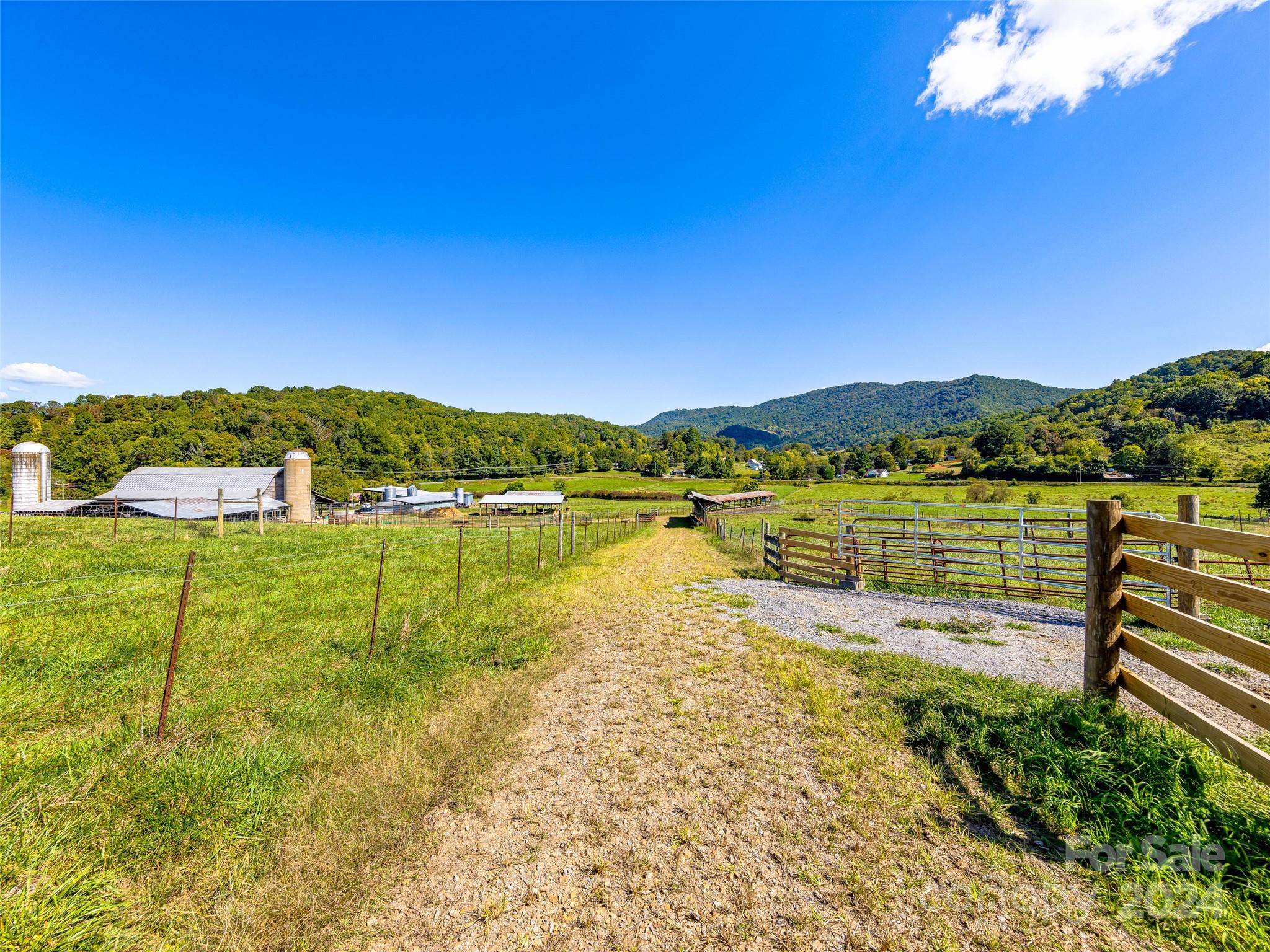 40 Ratcliff Cove Road Waynesville NC 28786