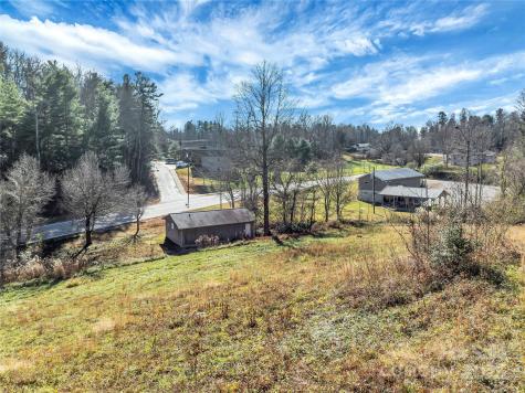 283 Ozone Drive Saluda NC 28773