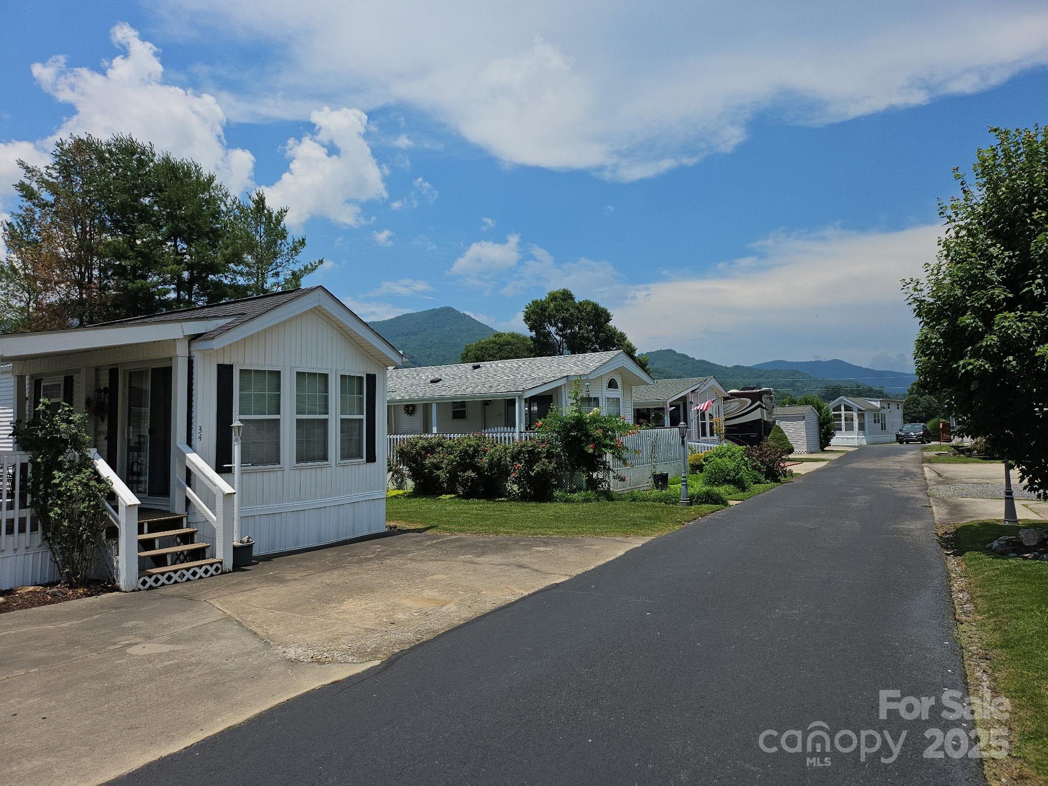 37 Strollers Lane Waynesville NC 28785