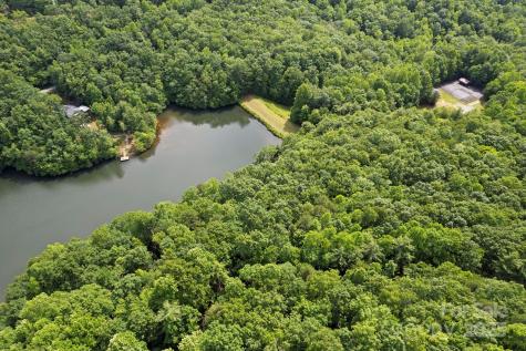 430 N Lakeview Drive Saluda NC 28773