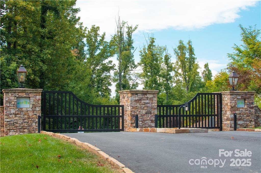 17 Franklin Trace Drive Asheville NC 28804