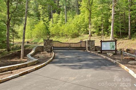 17 Franklin Trace Drive Asheville NC 28804