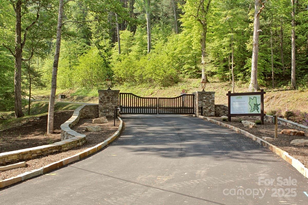 17 Franklin Trace Drive Asheville NC 28804