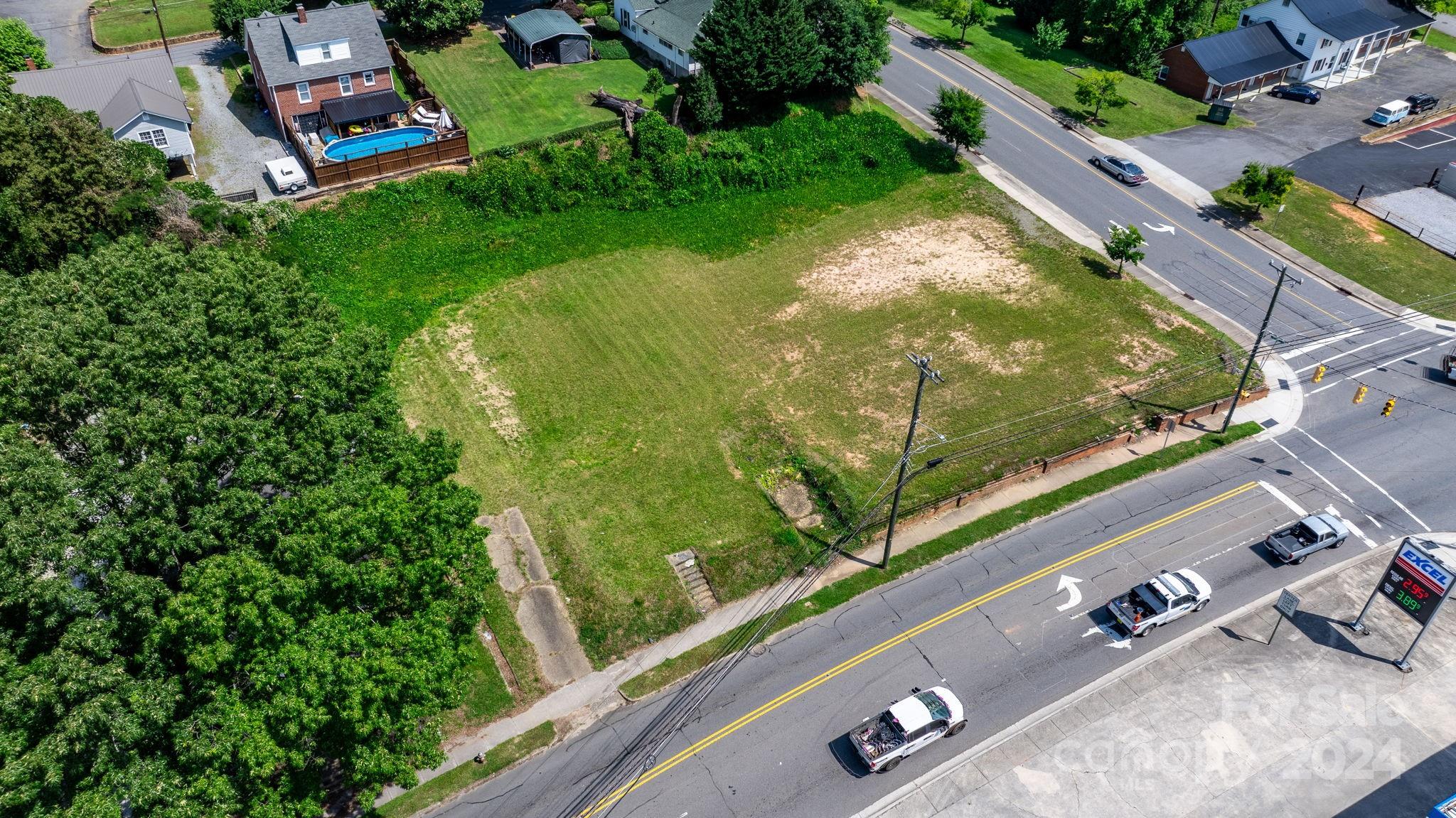 25 N Mcdowell Avenue Marion NC 28752