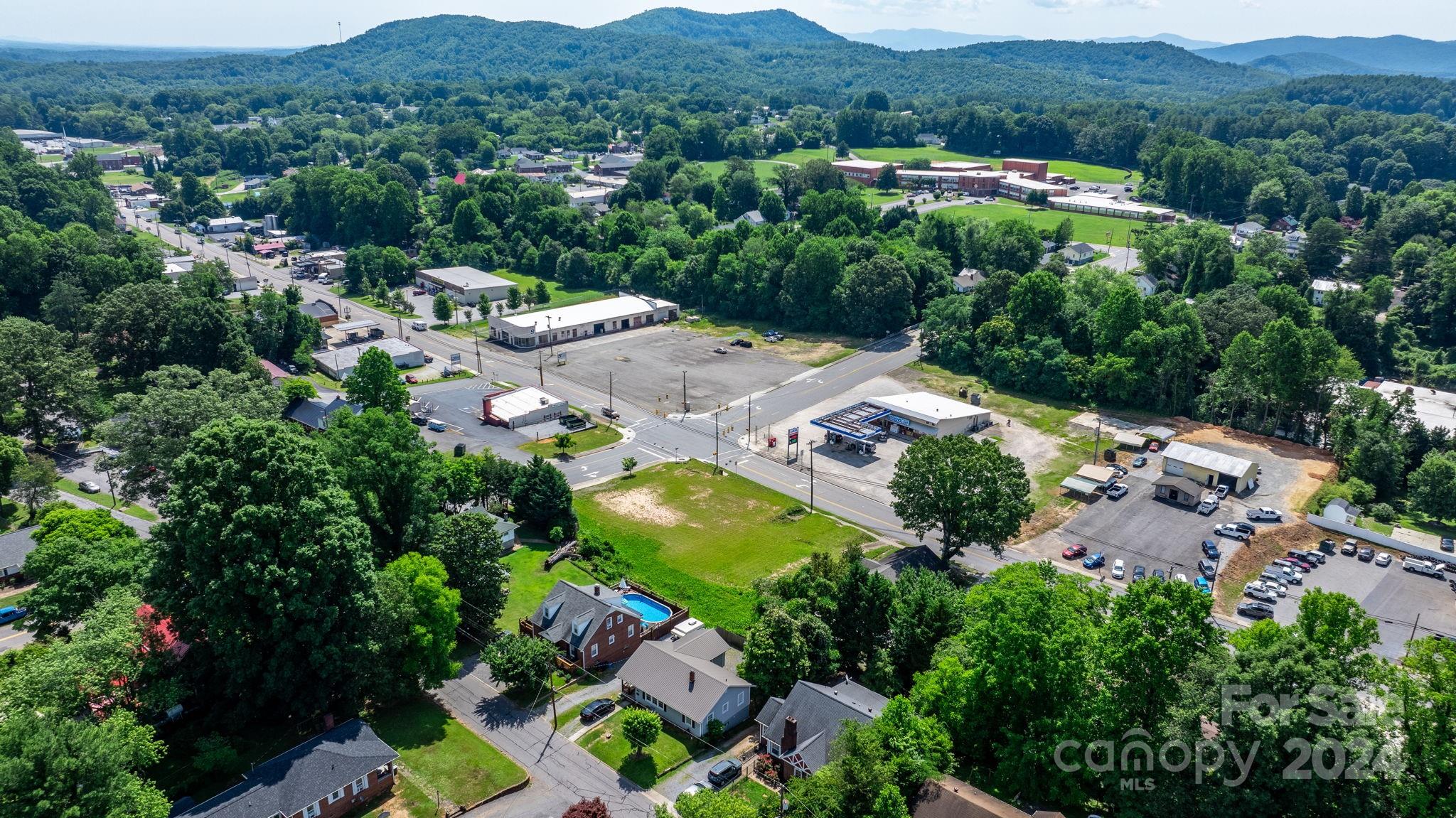 25 N Mcdowell Avenue Marion NC 28752