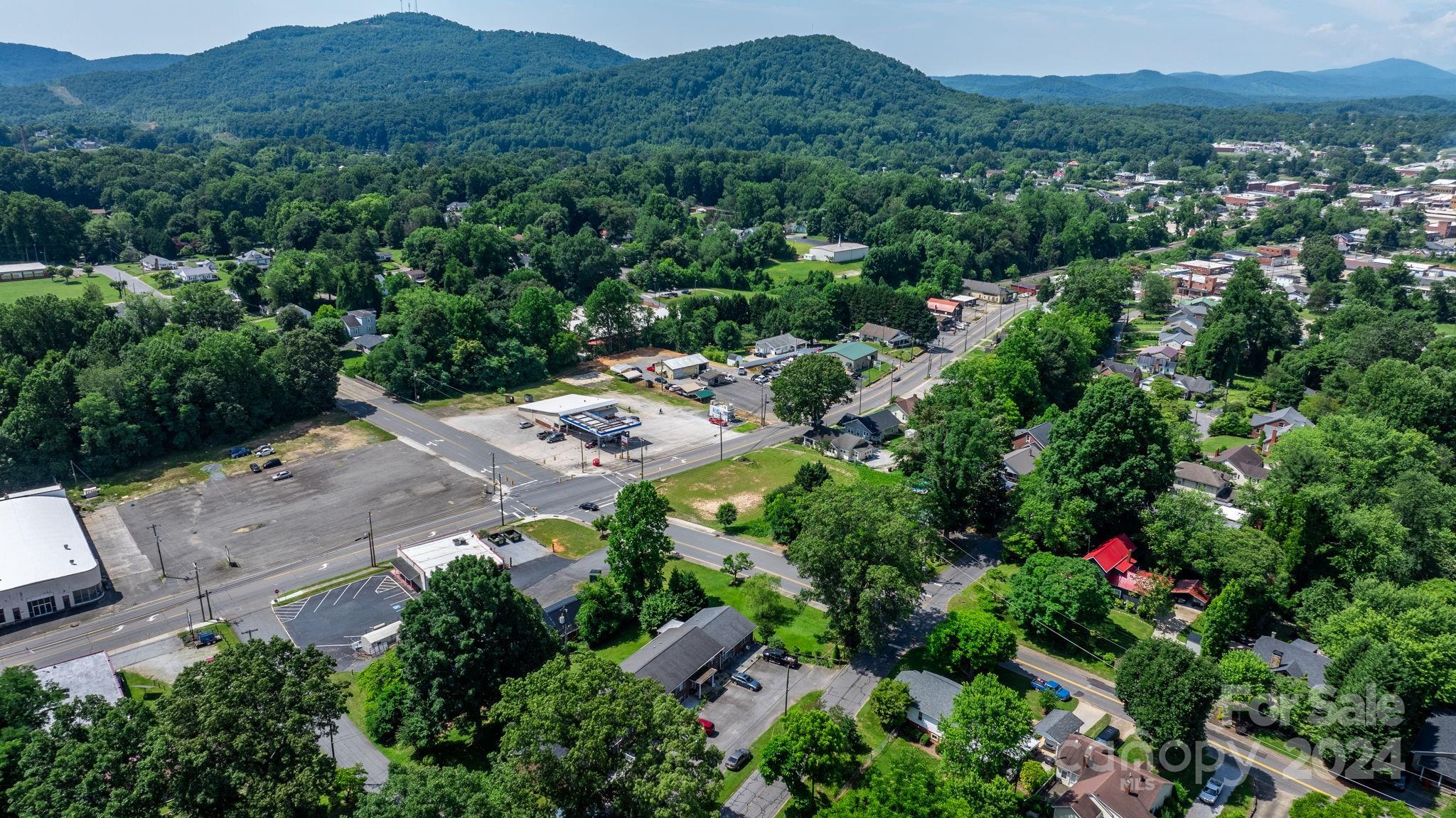 25 N Mcdowell Avenue Marion NC 28752