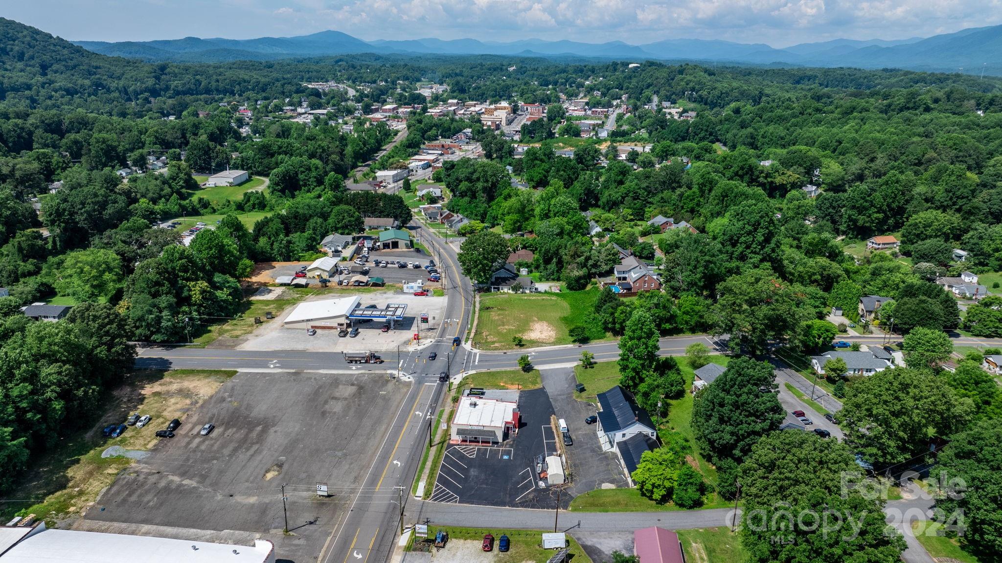 25 N Mcdowell Avenue Marion NC 28752