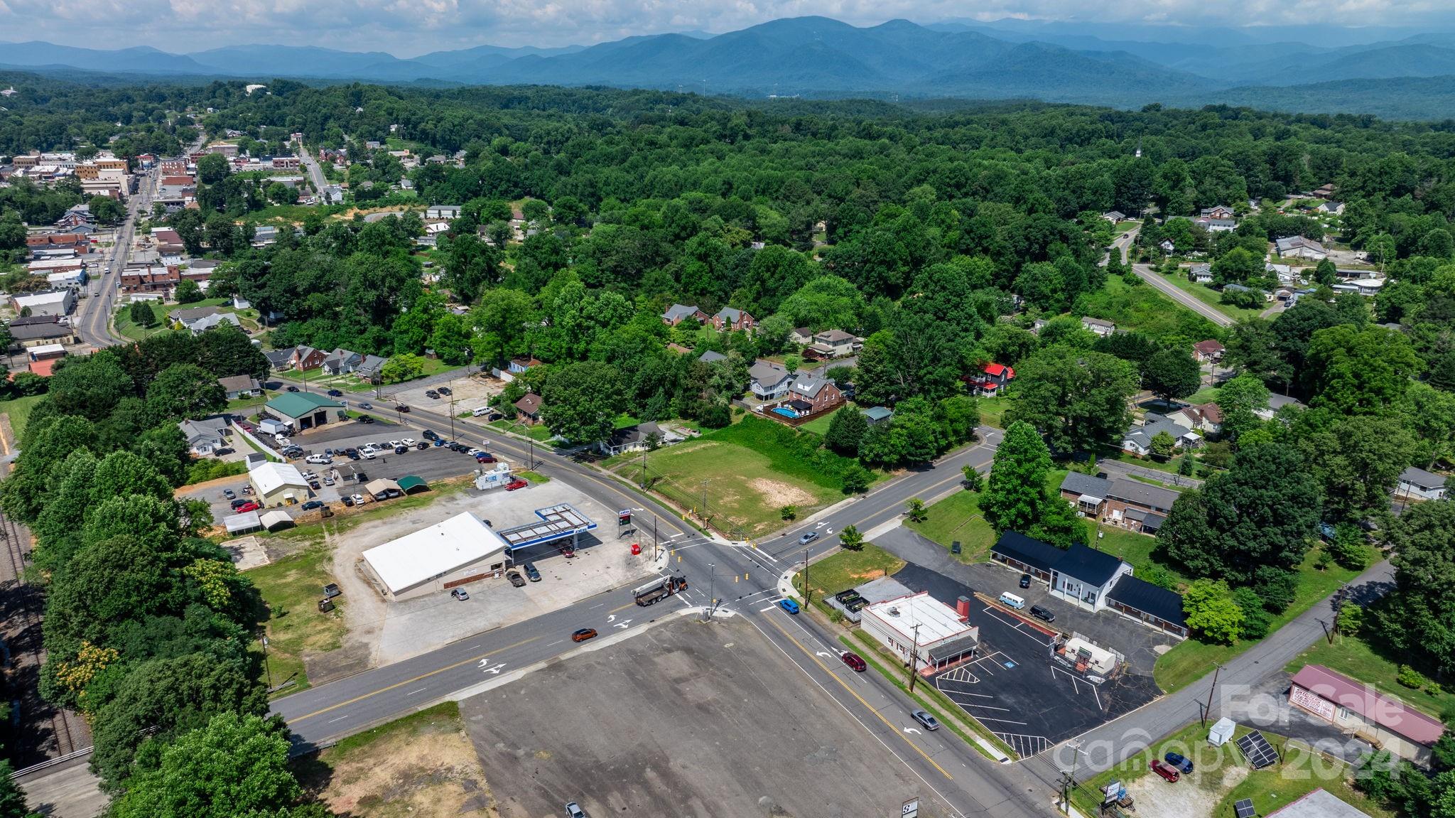 25 N Mcdowell Avenue Marion NC 28752
