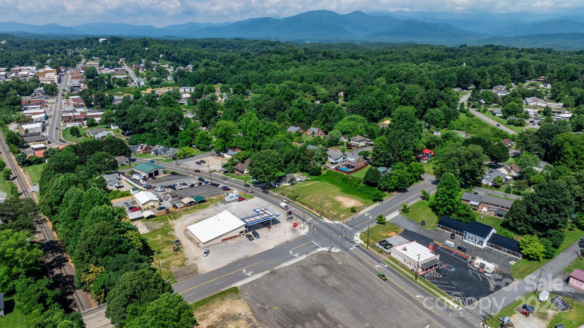 25 N Mcdowell Avenue Marion NC 28752