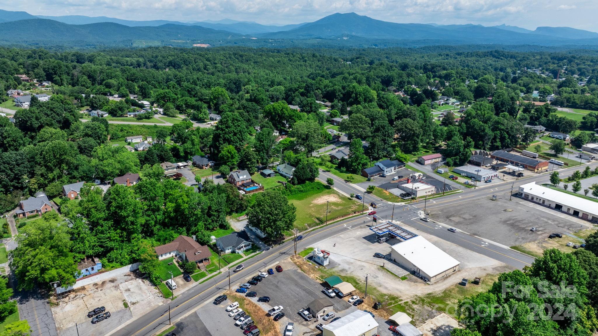 25 N Mcdowell Avenue Marion NC 28752