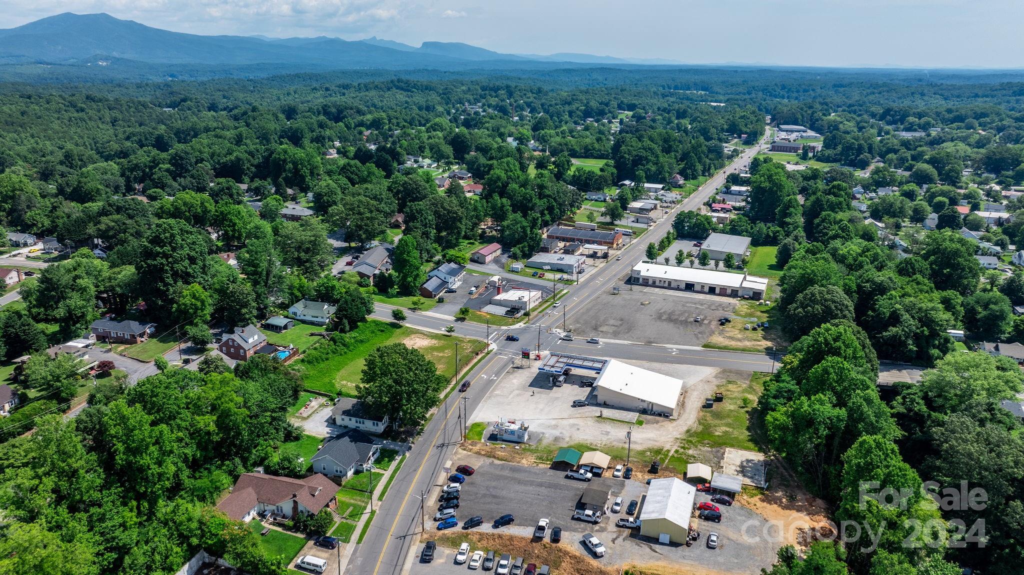 25 N Mcdowell Avenue Marion NC 28752