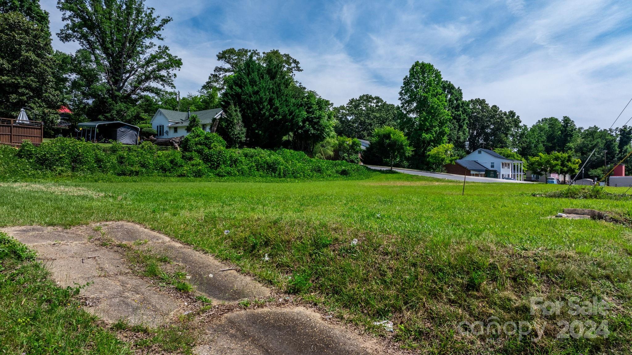 25 N Mcdowell Avenue Marion NC 28752