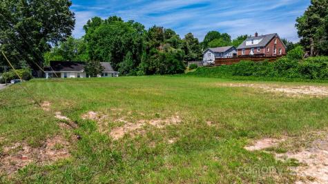 25 N Mcdowell Avenue Marion NC 28752