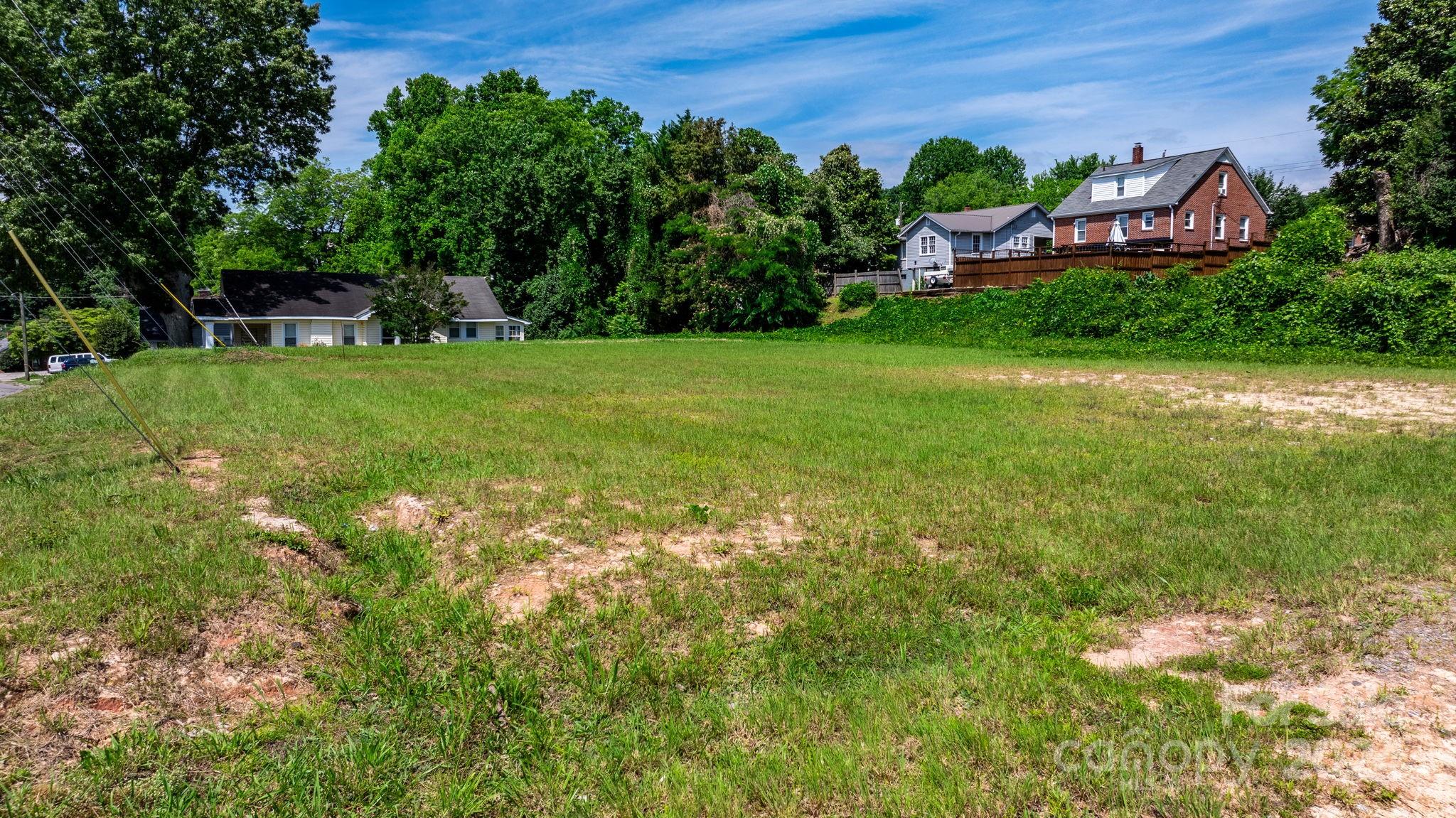 25 N Mcdowell Avenue Marion NC 28752