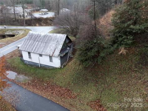532 Pitman Road Bakersville NC 28705
