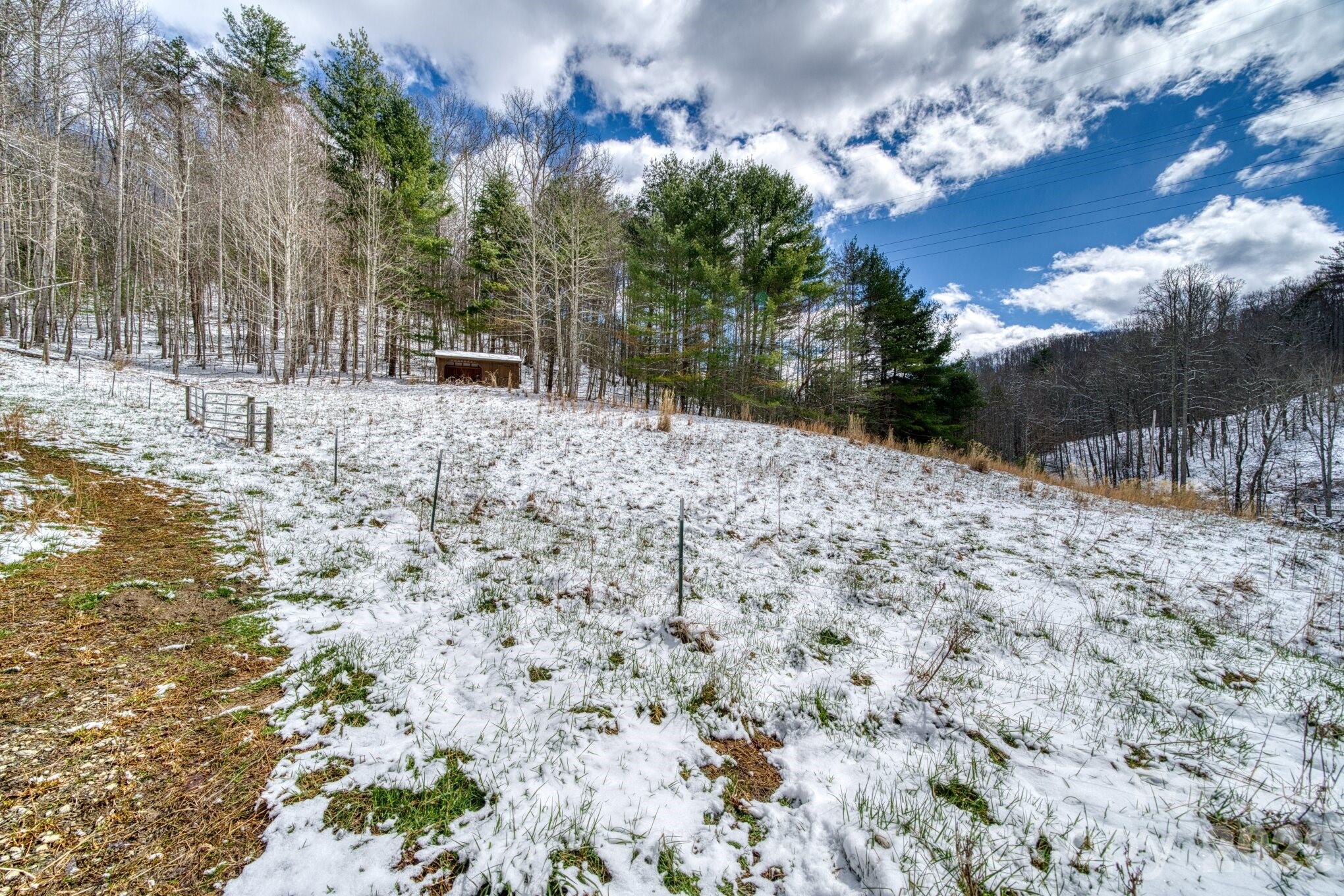292 Crow Lane Burnsville NC 28714