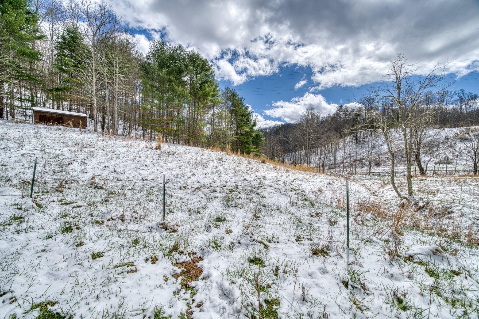 292 Crow Lane Burnsville NC 28714