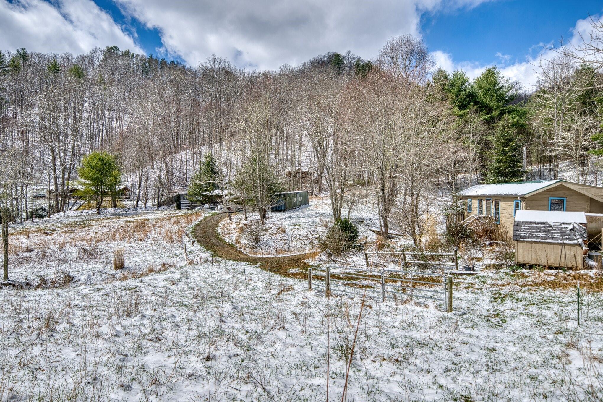 292 Crow Lane Burnsville NC 28714