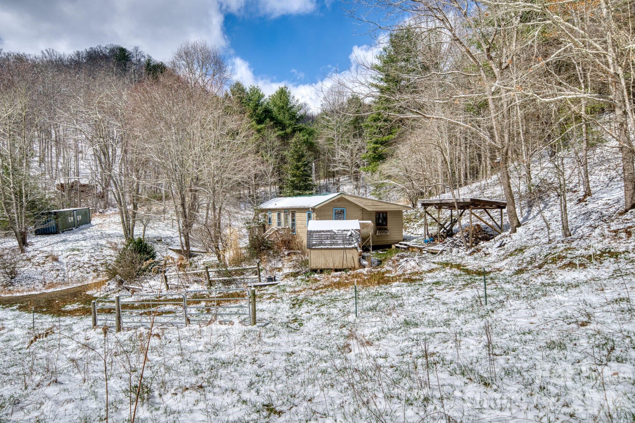292 Crow Lane Burnsville NC 28714
