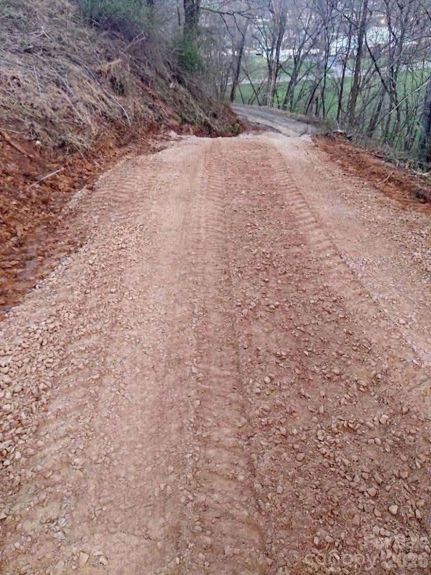 000 Mitchell Avenue Bakersville NC 28705