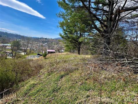 000 Mitchell Avenue Bakersville NC 28705