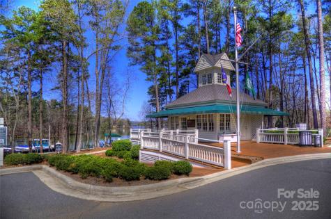 1740 Southpoint Lane New London NC 28127
