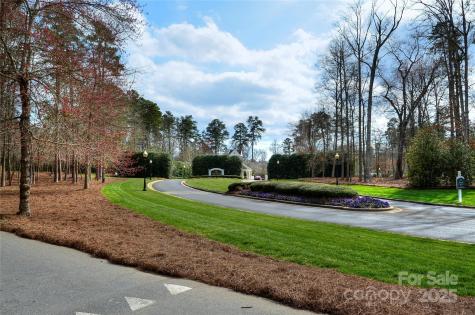1740 Southpoint Lane New London NC 28127