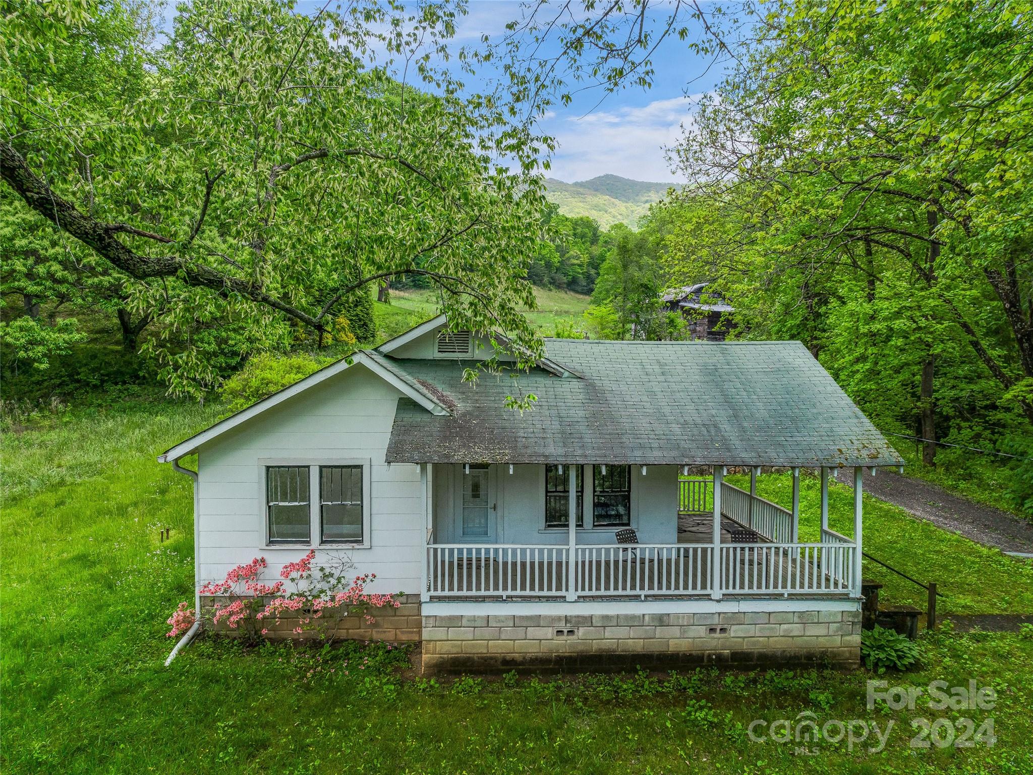 190 Blackberry Inn Road Weaverville NC 28787