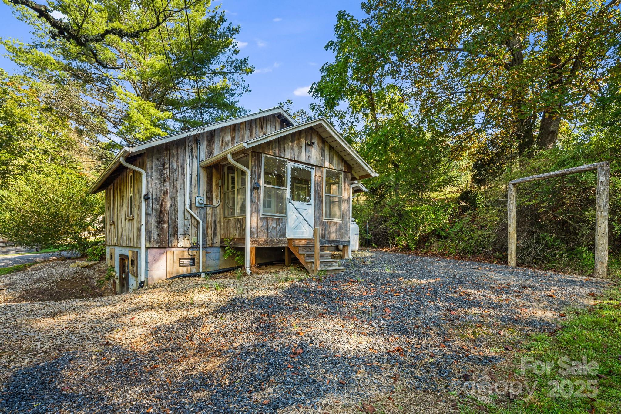 456 Maney Branch Road Burnsville NC 28714