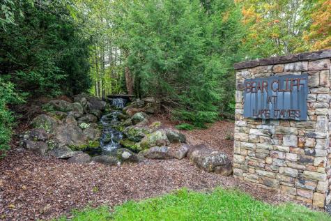 913 Bear Cliff Drive Nebo NC 28761